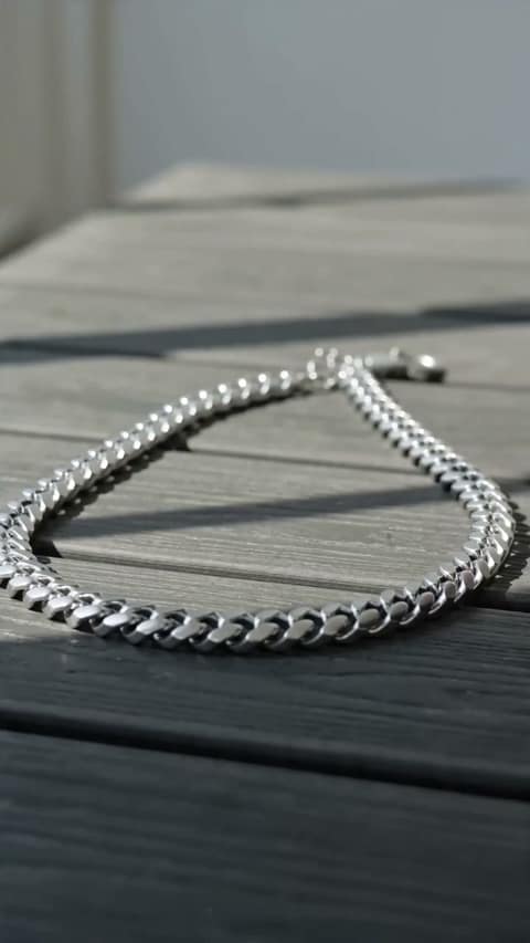 Ethan silver Figaro chain necklace Try-On